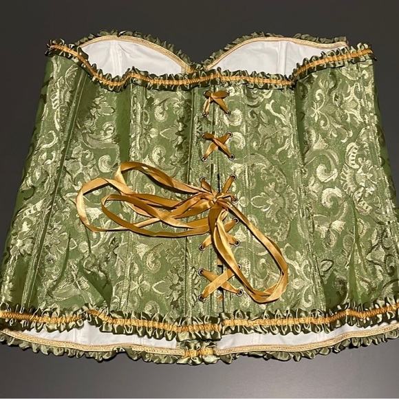 Corset - Picture 2 of 8